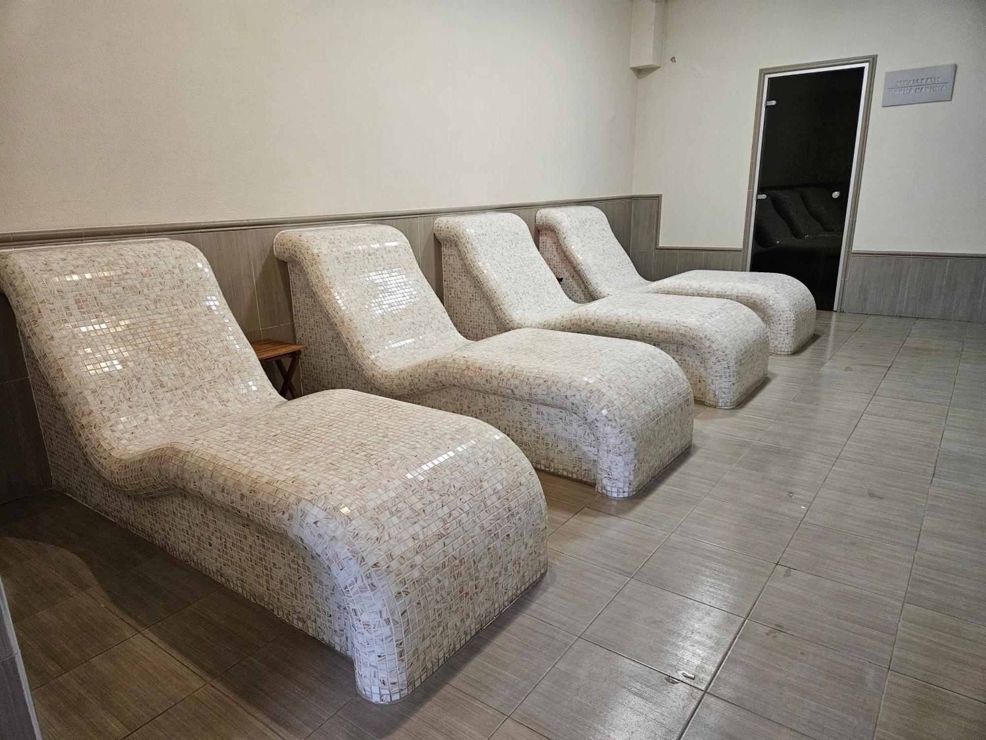 Hotel Alisa Pavel Banja Exteriör bild