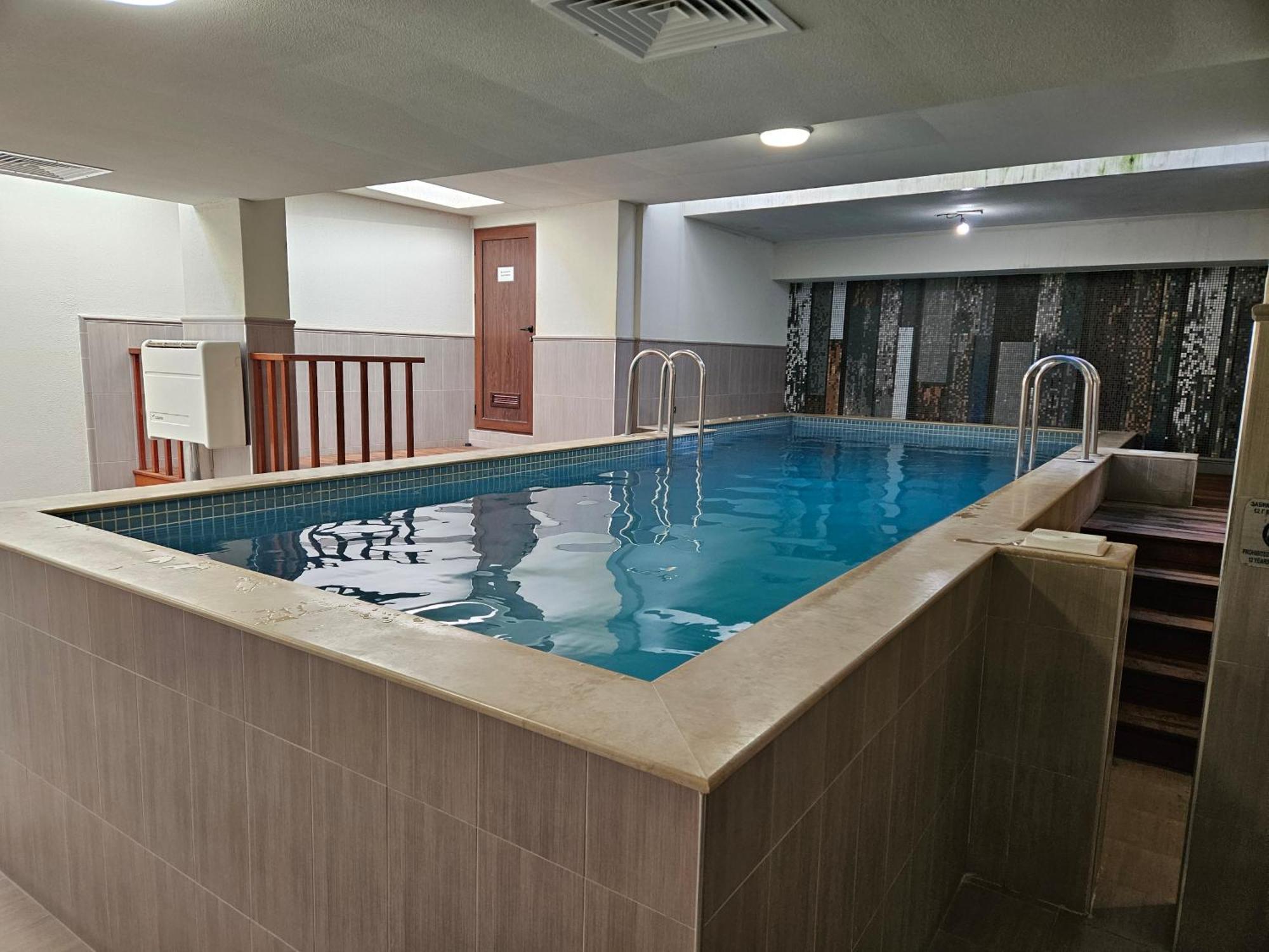 Hotel Alisa Pavel Banja Exteriör bild
