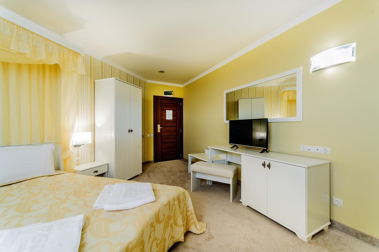 Hotel Alisa Pavel Banja Exteriör bild