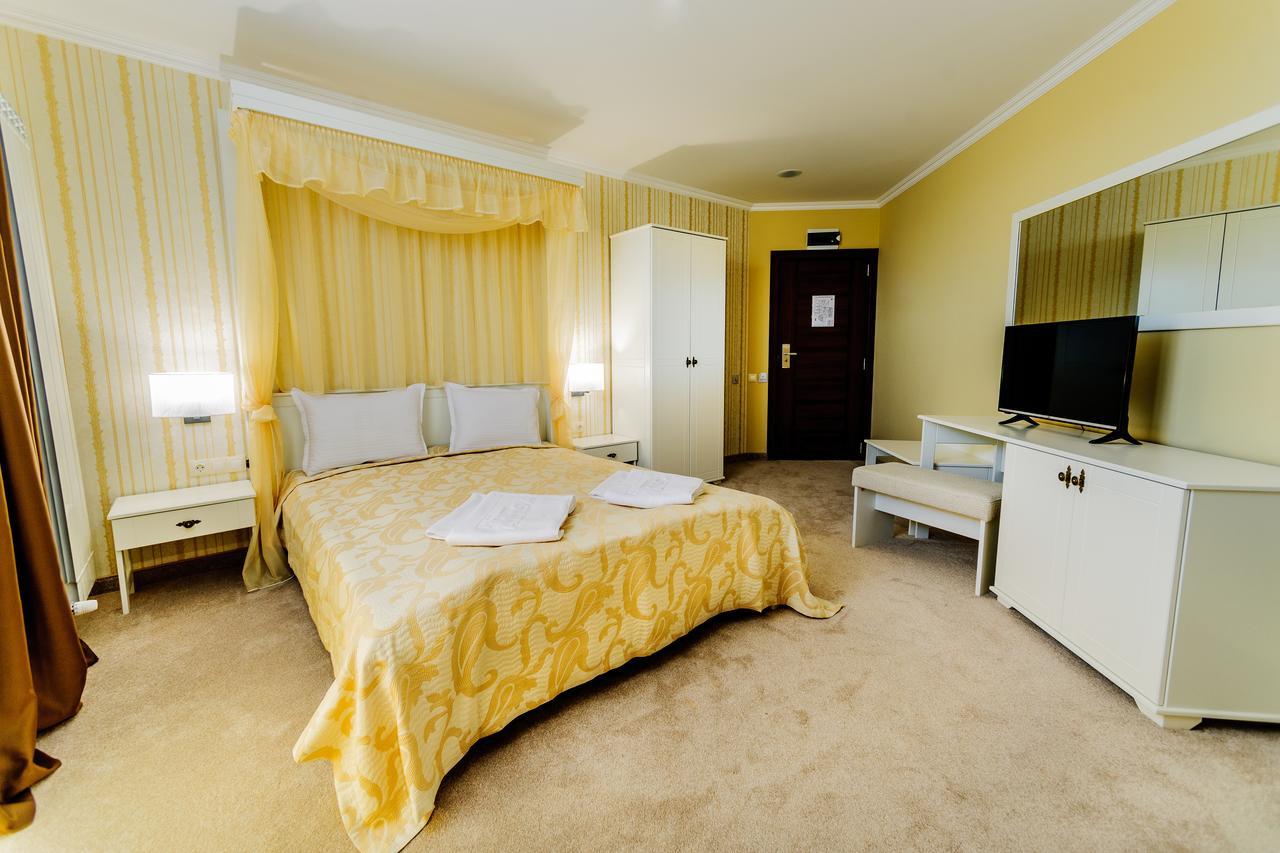Hotel Alisa Pavel Banja Exteriör bild
